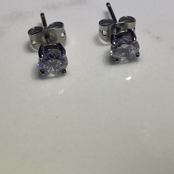 CZ‎ sterling silver 925 stud earrings - Picture 2 of 4